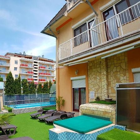 Napsugár Apartmanház Siófok Exterior foto