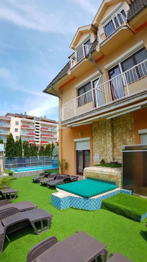 Napsugár Apartmanház Siófok Exterior foto