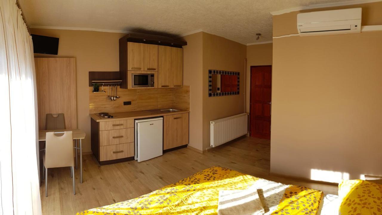 Napsugár Apartmanház Siófok Exterior foto
