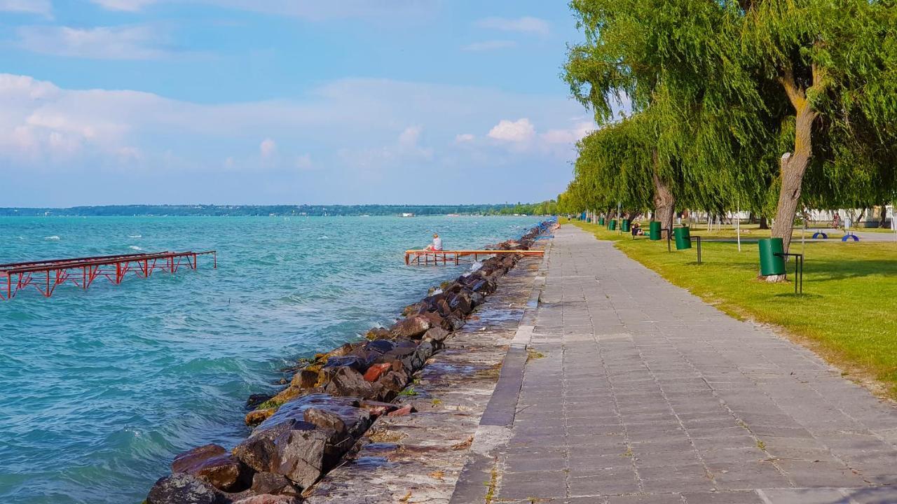 Napsugár Apartmanház Siófok Exterior foto