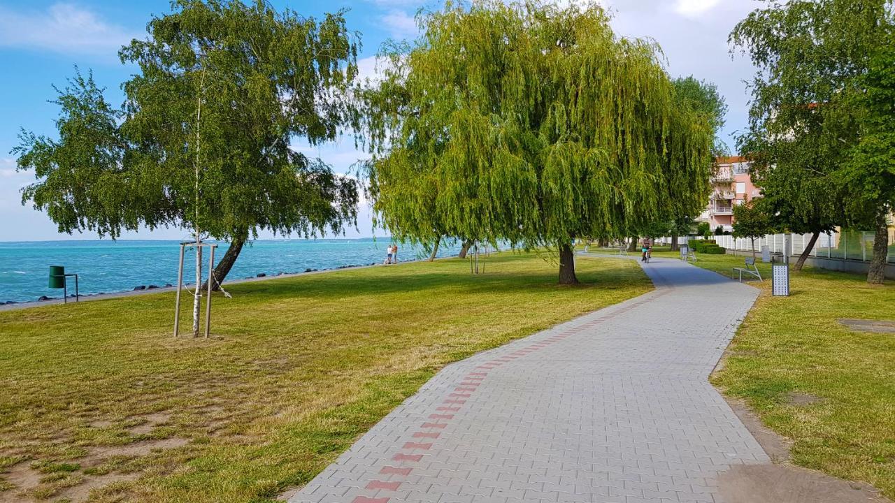 Napsugár Apartmanház Siófok Exterior foto