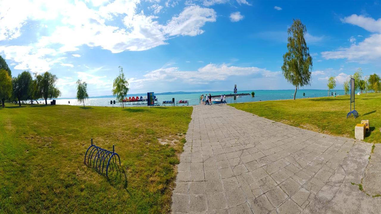 Napsugár Apartmanház Siófok Exterior foto