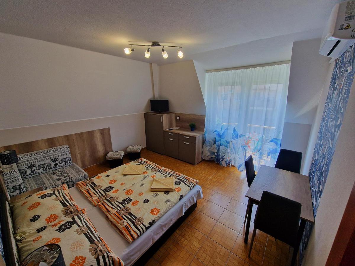 Napsugár Apartmanház Siófok Exterior foto