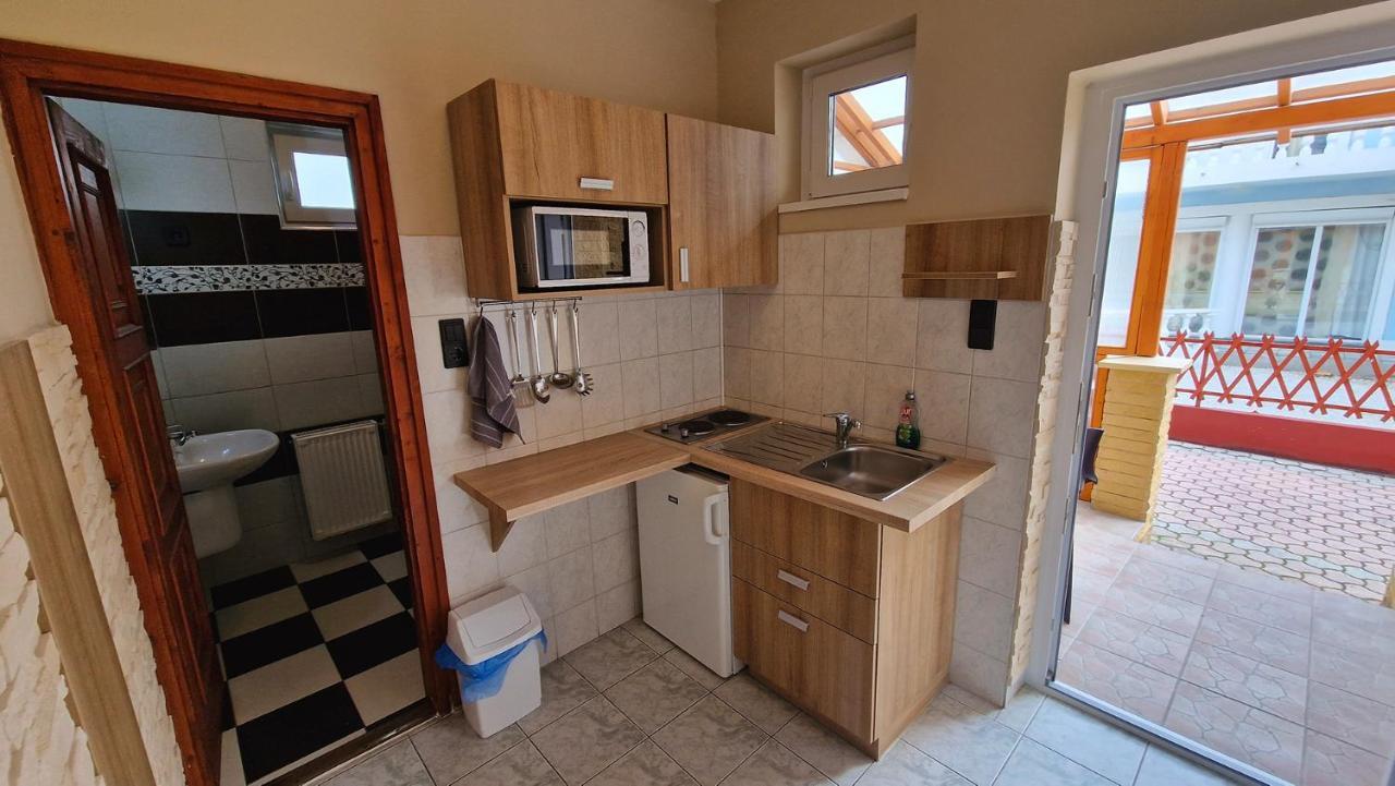 Napsugár Apartmanház Siófok Exterior foto