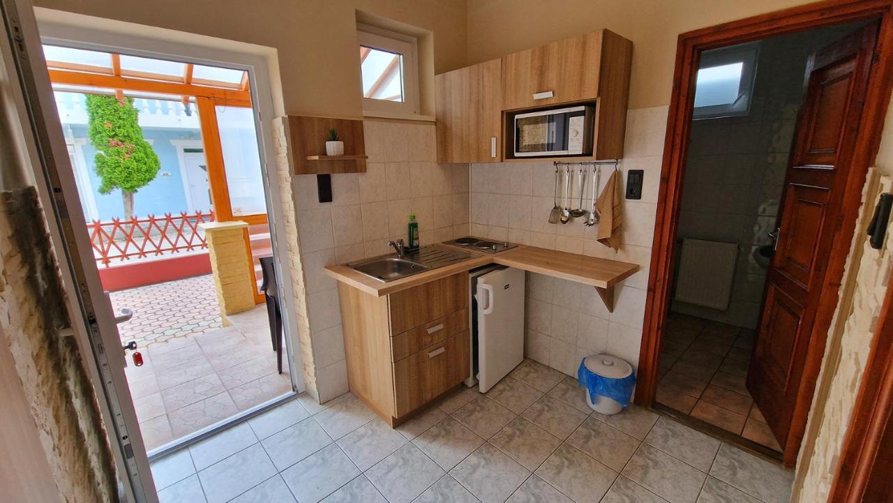 Napsugár Apartmanház Siófok Exterior foto