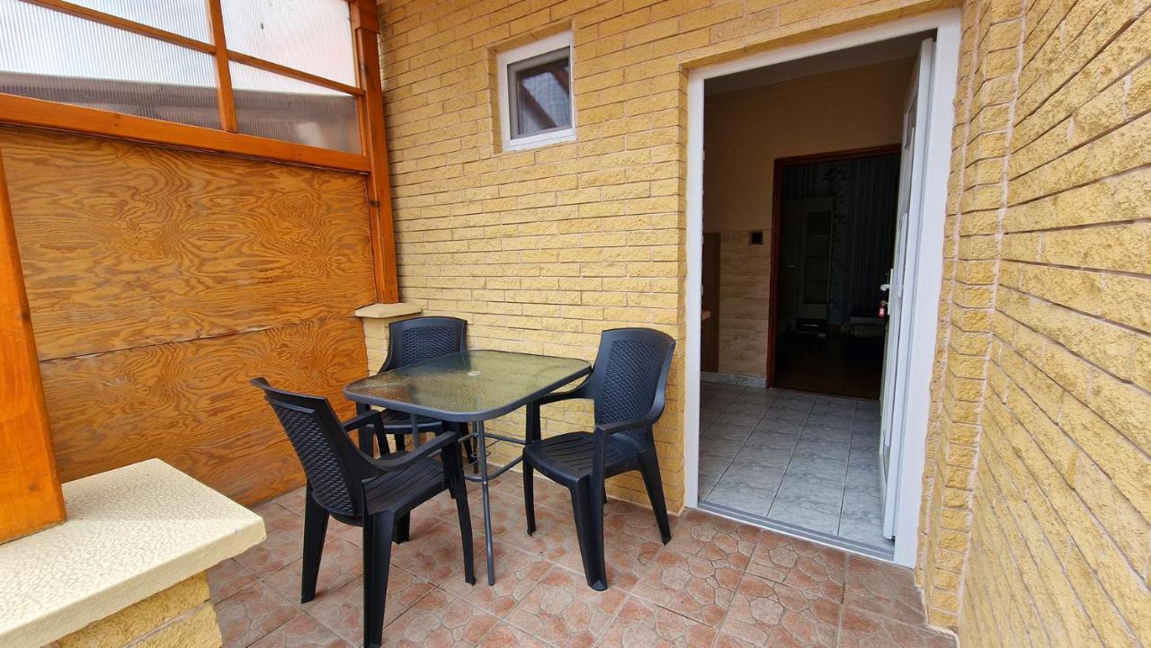 Napsugár Apartmanház Siófok Exterior foto